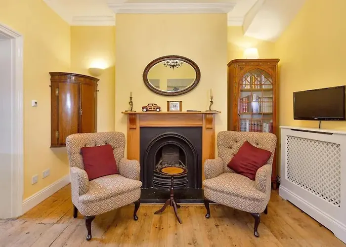 Windsor/Legoland/Ascot Charming 3Br Home In Centre
